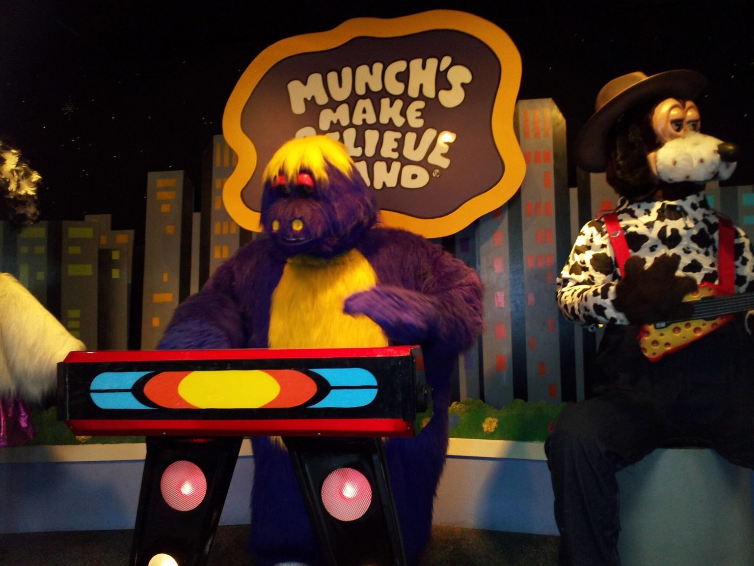 Featured image of The Last Chuck E. Cheese Animatronic Band in the World is Playing a Northridge Residency